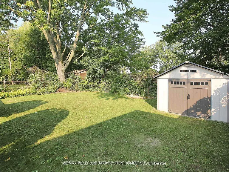 130 Grandview Ave — Photo 16