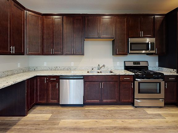 4th image of 1109 8th St SE Unit 4