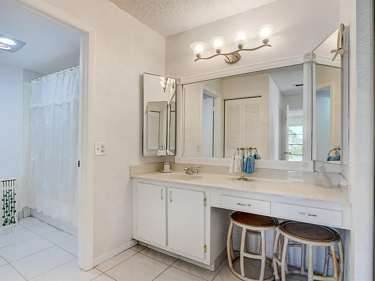7911 Eastlake Dr #H — Photo 25