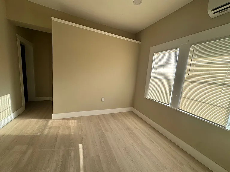 3424 Spruce St — Photo 5