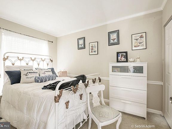 3rd image of 8 Silverwood Cir APT 11