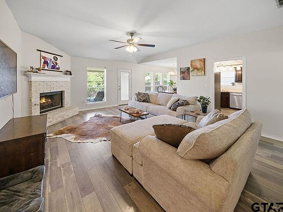 4th image of 19049 Gainesway Dr