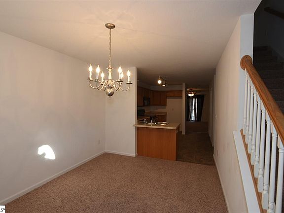 4th image of 79 Birdsong Ln