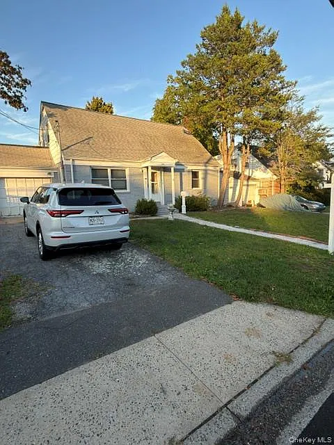 4 bed, 2.0 bath, 3100 sqft, $4,000 — Photo 1