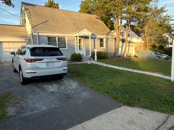 345 Walton St, West Hempstead, NY 11552