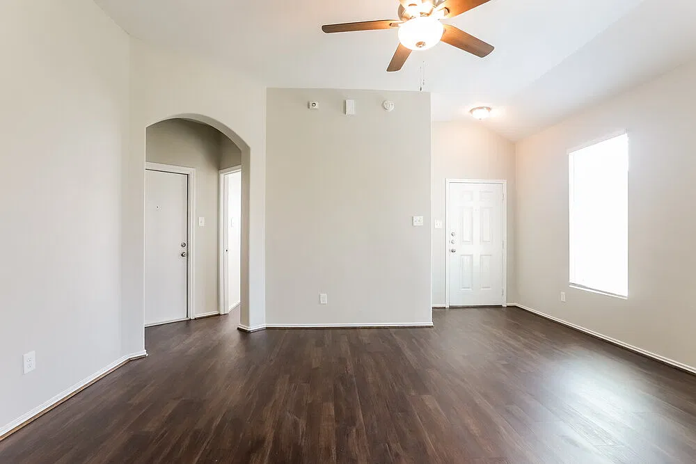 3 bed, 2.0 bath, 1365 sqft, $1,975 — Photo 3