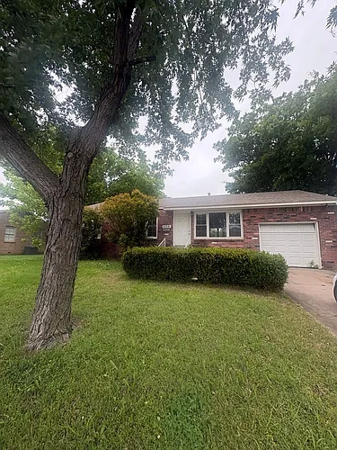 404 N Dogwood St Photo 1