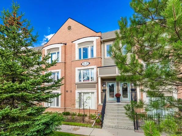 15943 Bayview Ave #9, Aurora, ON L4G 0S3