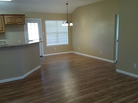 3rd image of 105 E Avenue C