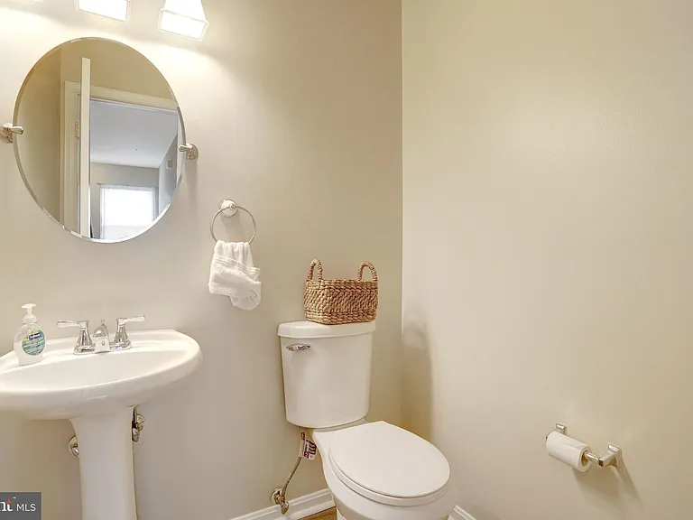 8819 Hardesty Dr — Photo 11