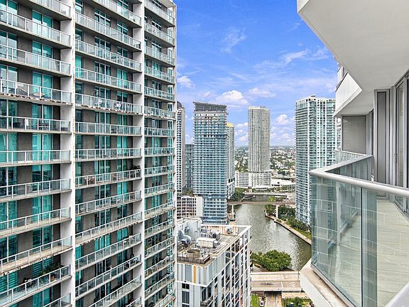 2nd image of 600 Brickell Ave #3512