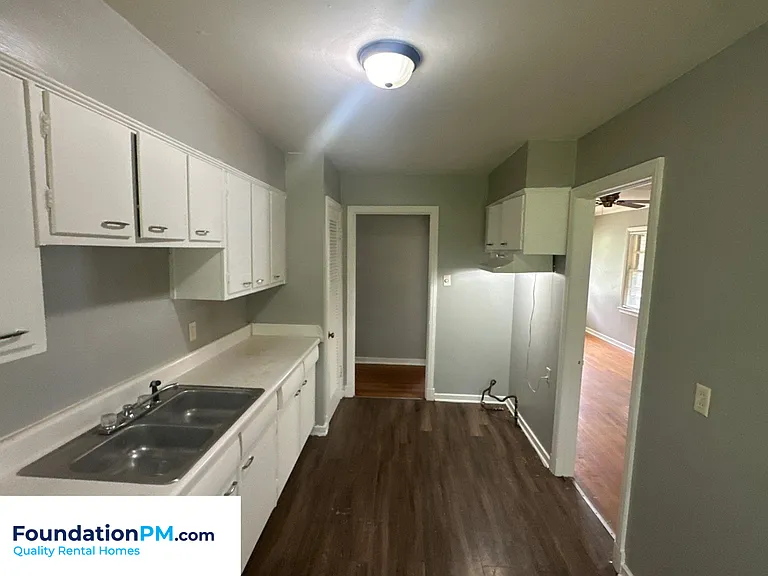 2324 Slocum Ave — Photo 5