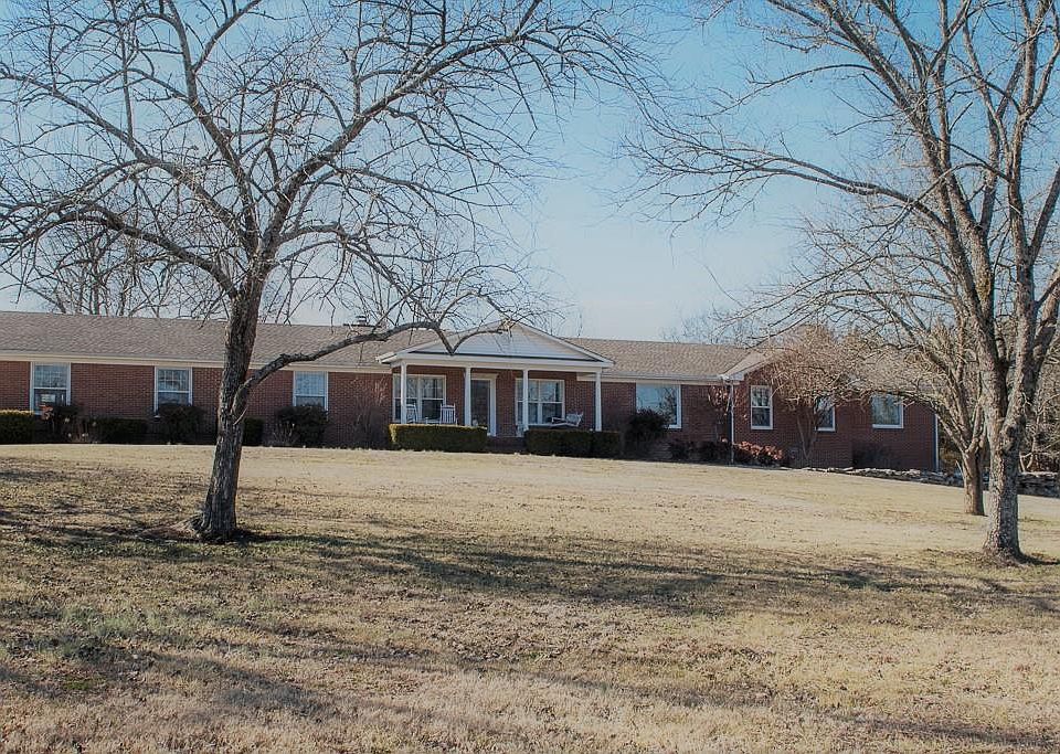 1st image of 913 Hickory Hills Dr