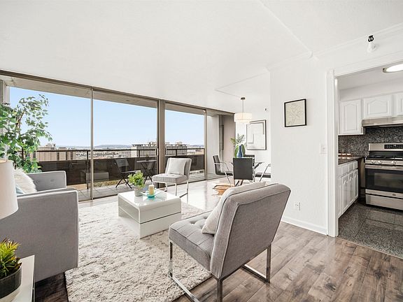 3rd image of 801 Franklin St APT 1406