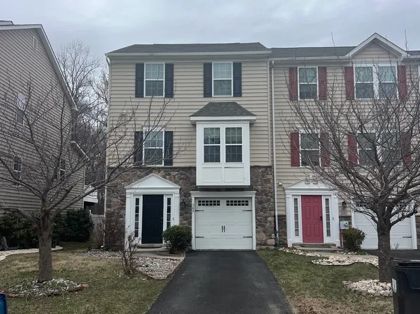 365 Latrobe Dr, Newark, DE 19702