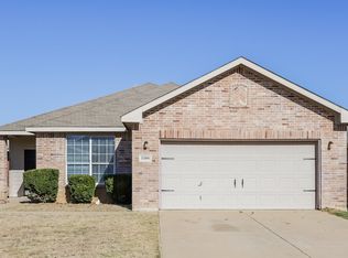 1104 Castle Springs Rd, Fort Worth, TX 76134
