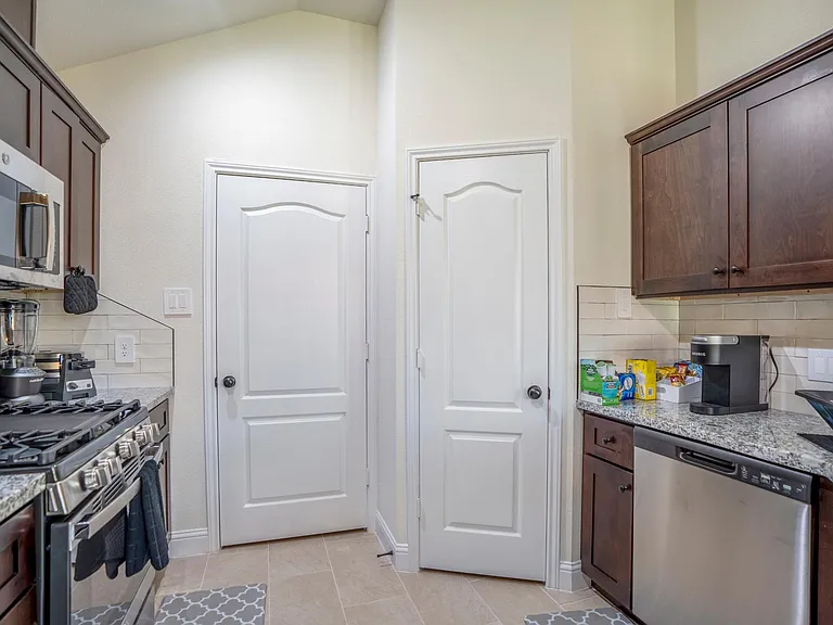 7122 Conley St — Photo 24