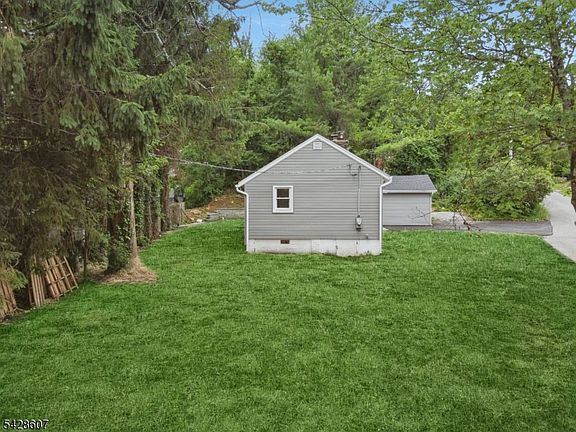 3rd image of 223 Waconia Rd