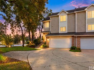 301 Stevens Ct, Grayslake, IL 60030