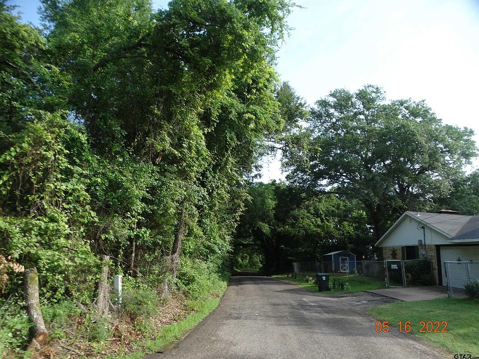 2nd image of 3216 Commonwealth Dr