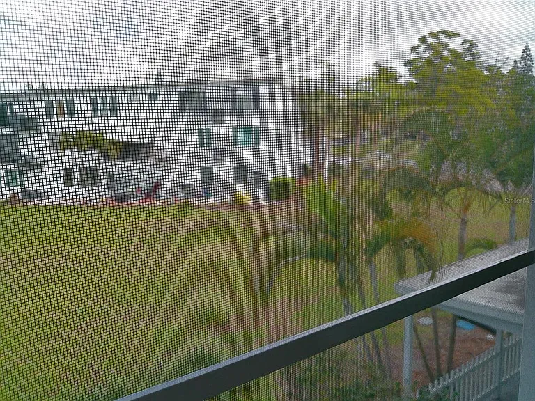2011 Australia Way W #36 — Photo 15