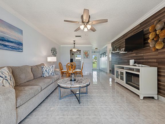 4th image of 300 SW Golfview Terrace #148