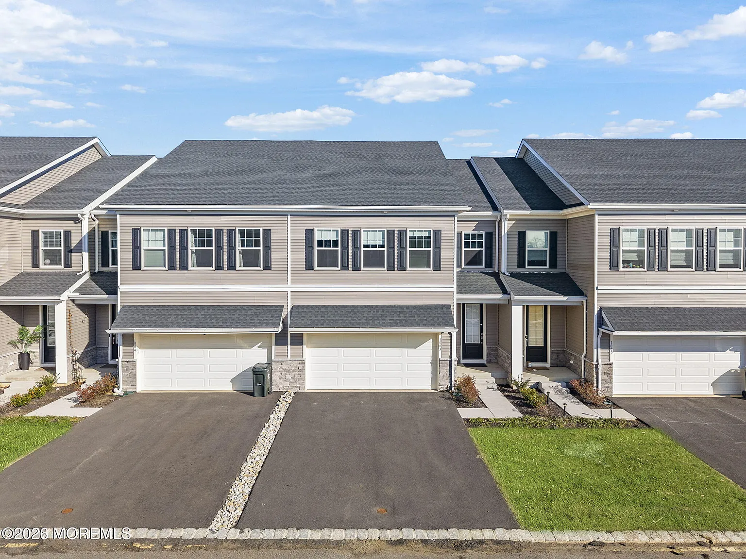 3 bed, 4.5 bath, 2796 sqft, $7,000 — Photo 1