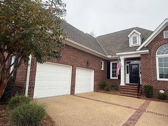 Front of home - sideload garage