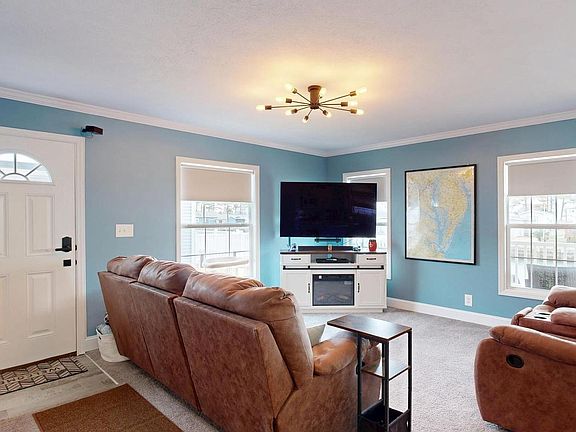 2nd image of 35480 Pine Dr