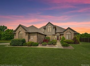 10969 Chicago Rd, Warren, MI 48093