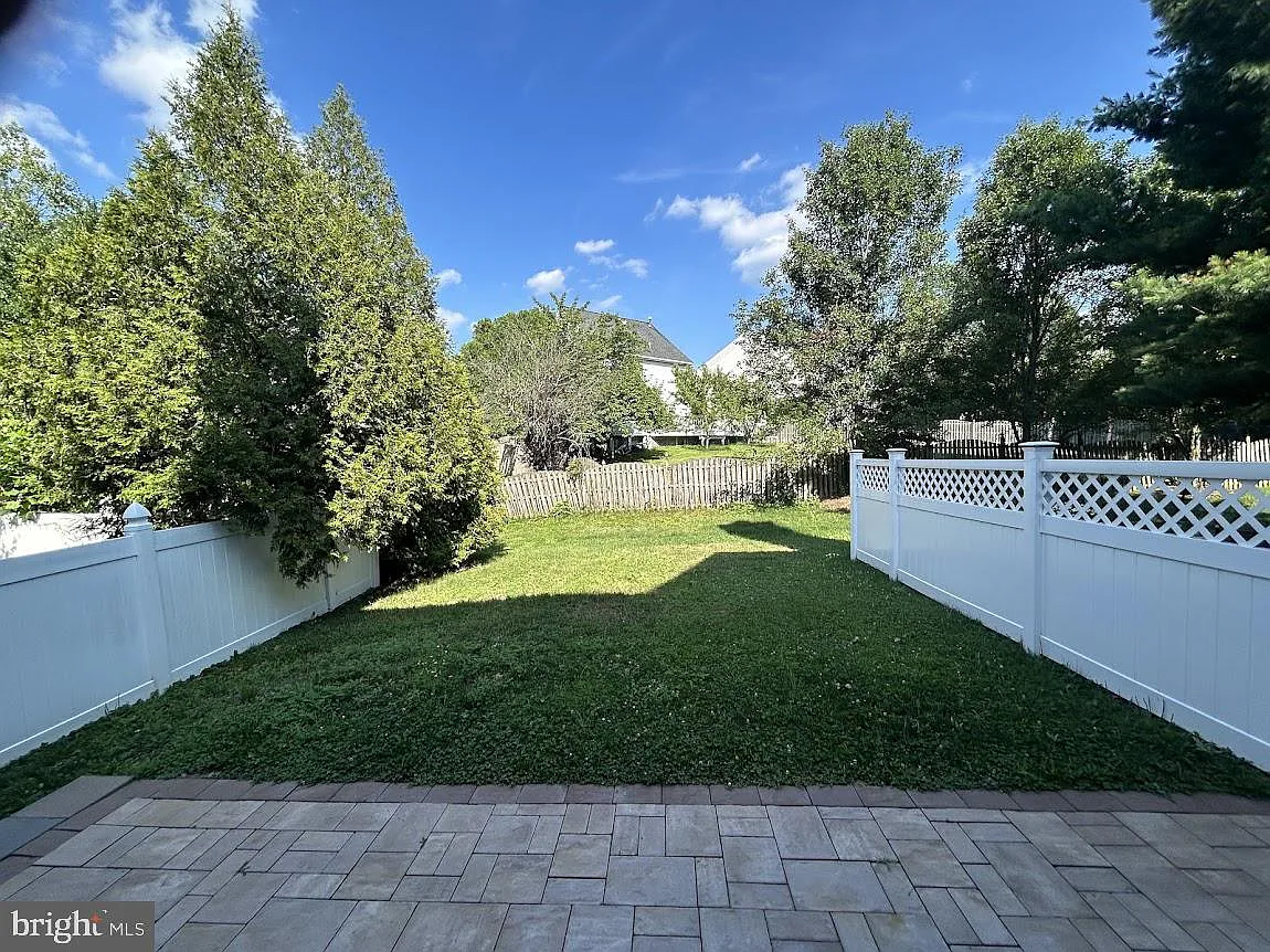 3 bed, 2.5 bath, 1676 sqft, $2,750 — Photo 4