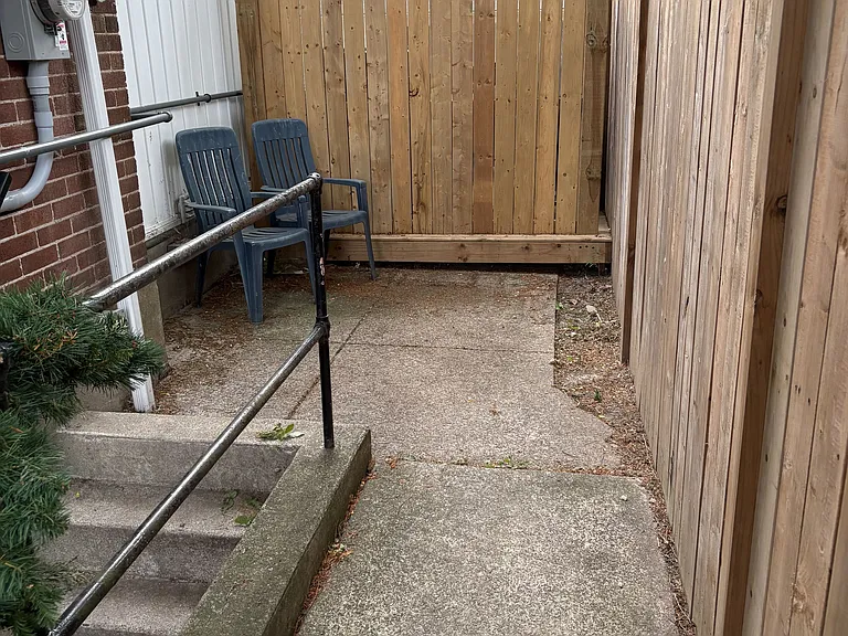 1 Wychwood Rd #BASEMENT — Photo 2