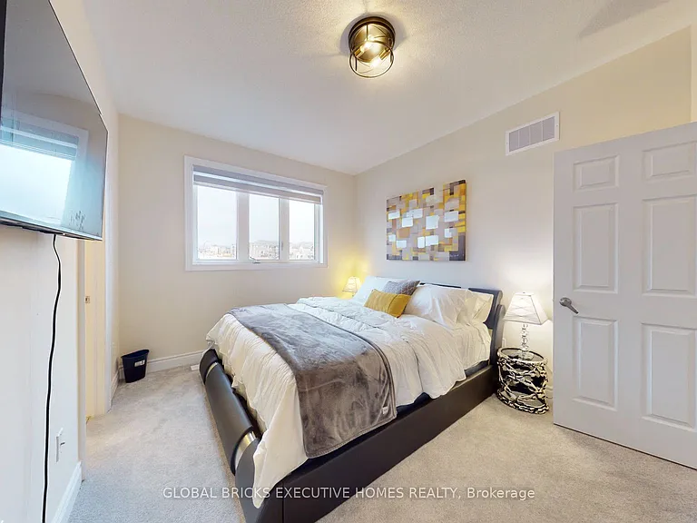 1124 Baltic Ln — Photo 13