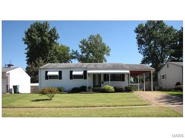 2090 Grants Pkwy photo 1