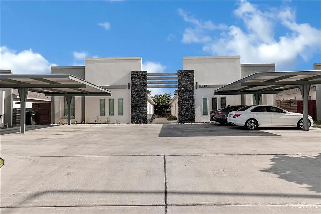 2 bed, 2.0 bath, 1074 sqft, $1,150 — Photo 1