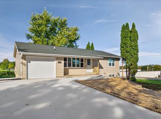 305 2nd St, Grundy Center, IA 50638