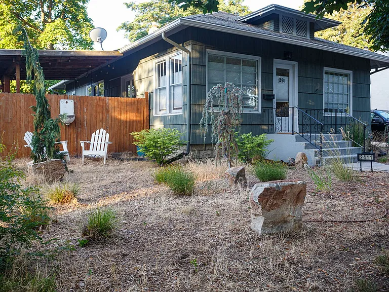 2411 W Woodlawn Ave — Photo 2