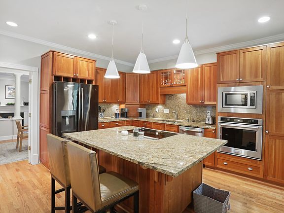 3rd image of 895 Embassy Ct NE #895