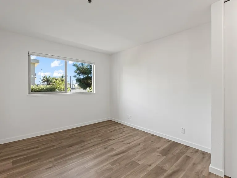 324 Catalpa St #205 — Photo 9