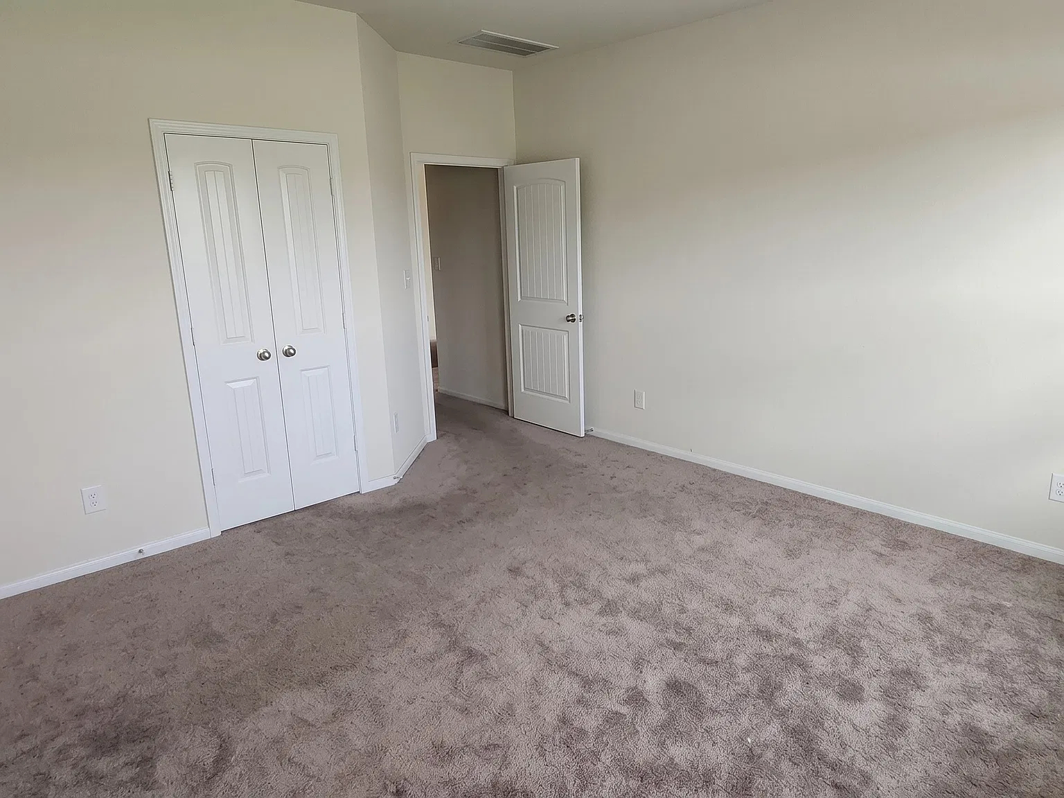3 bed, 1597 sqft, $1,900 — Photo 3