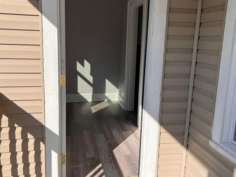 1104 Fennimore St — Photo 3