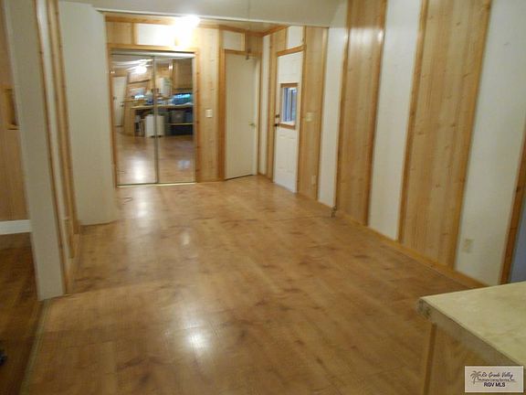 3rd image of 1785 Russell Ln