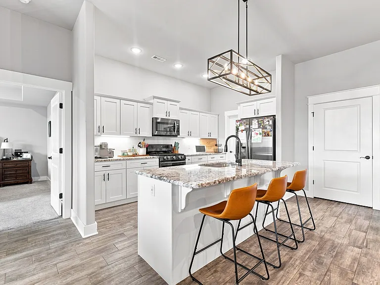 440 Frizzo St — Photo 8