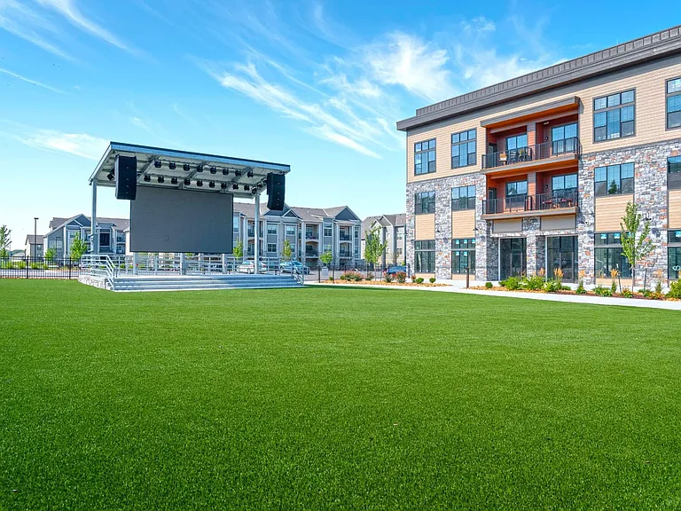 Thrive at Creekside Apartments and Townhomes — Photo 37