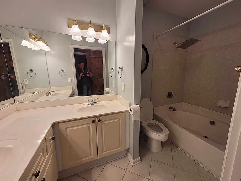 3334 Peachtree Rd NE #404 — Photo 11
