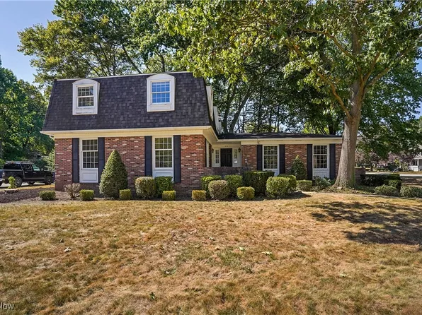 206 Fawnwood Dr, Tallmadge, OH 44278