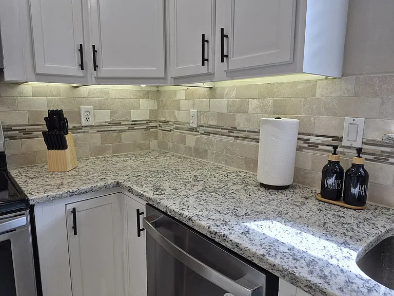 Hillwood Dr — Photo 21