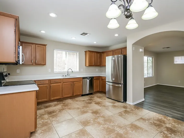 2451 E Vermont Dr — Photo 7