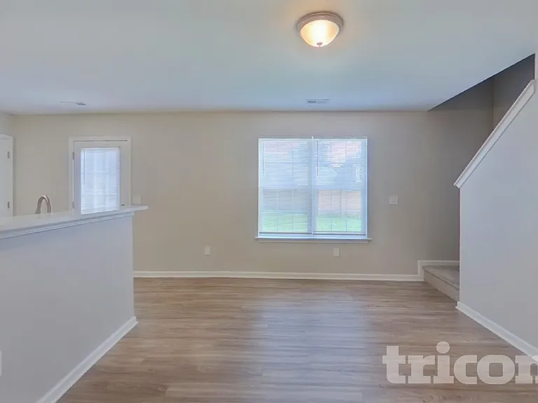 9514 Parkridge Dr — Photo 4