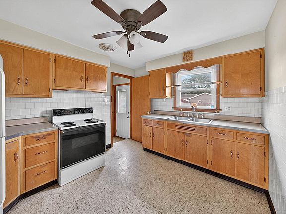 2nd image of 525 W 11th St